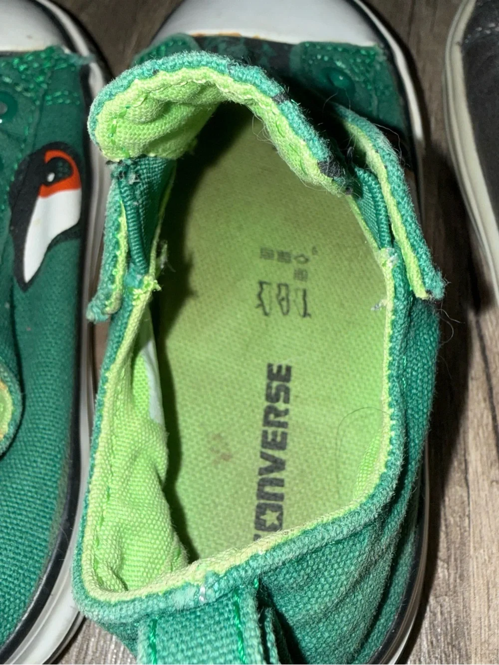 No Tie Converse Kids Green Dino Slip-On Sneakers & Gray shoes Size 8 Toddler